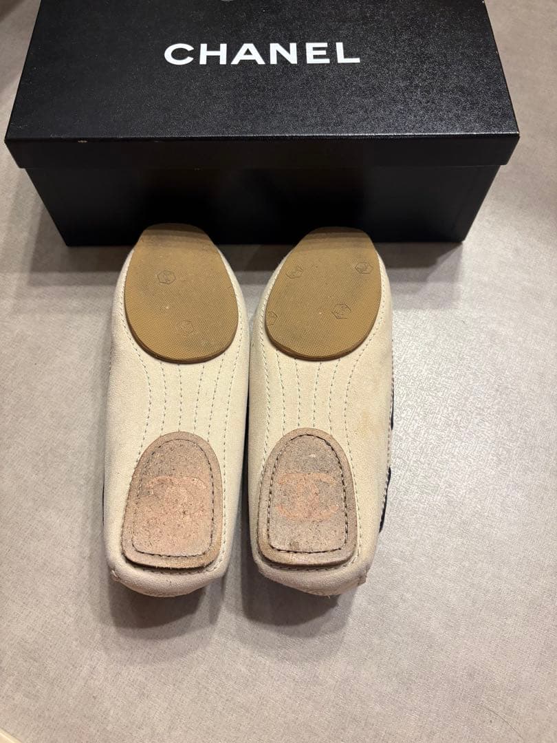 ひ*ま様 CHANEL ベージュ スエード モカシン　アイボリー　ローファー　3