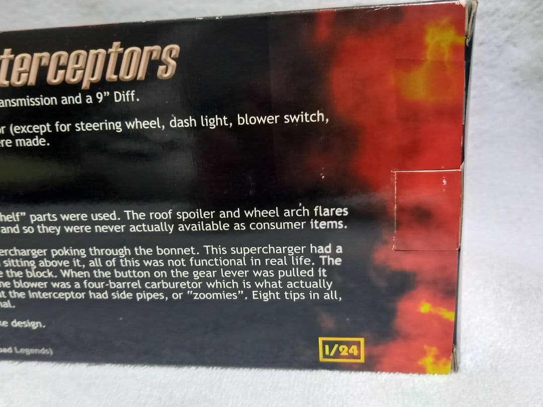 マッドマックス V8 インターセプター1/24ミニカー