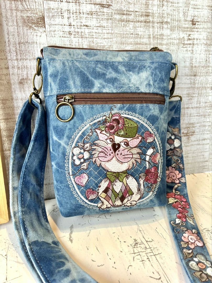 はなこ様リクエスト＊ロラライハリス♡ライトブルーWデニム♡刺繍のサコッシュ