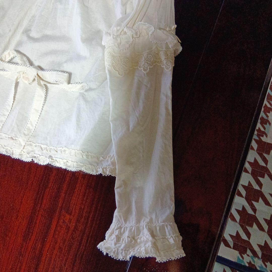 ☆ピンクハウス☆アイボリー レース装飾 フリル付き長袖ブラウスです❣