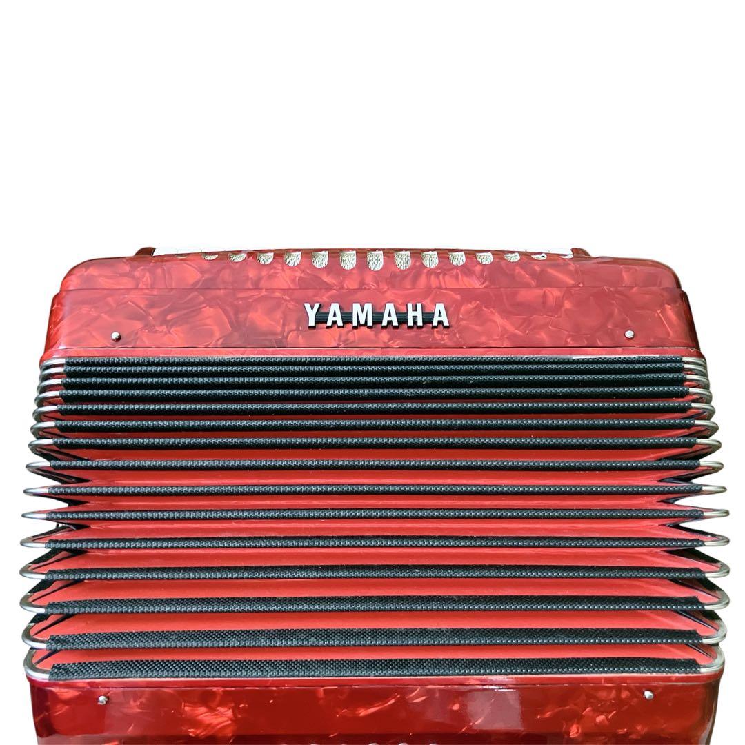 YAMAHA 赤 アコーディオン 30鍵盤　8905