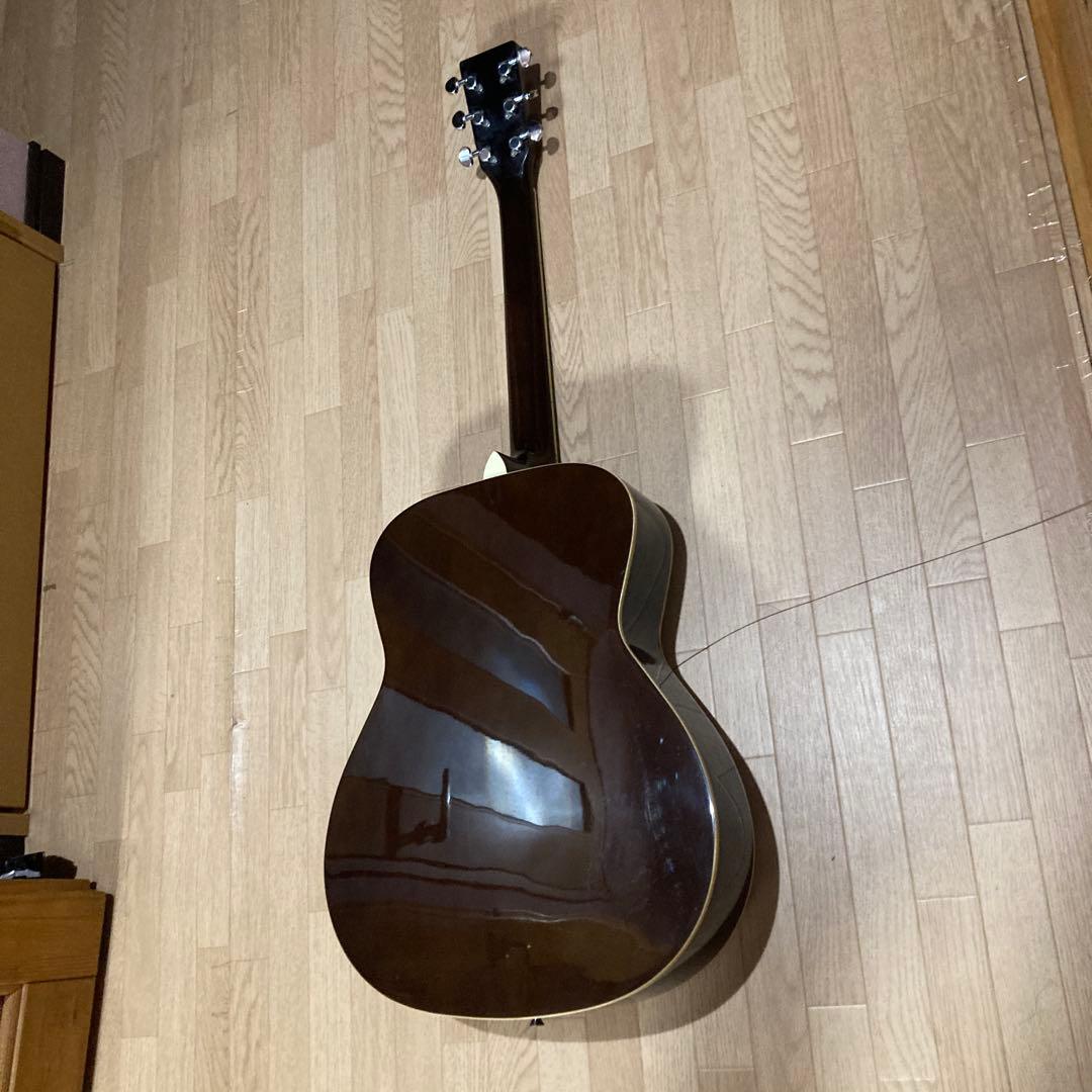 エレアコギター　ギブソンレプリカ　アンプからも音出せます。