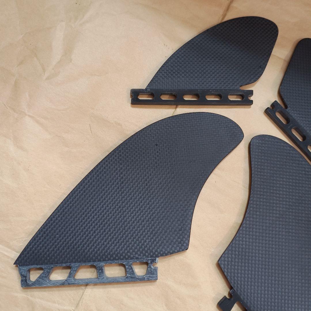 カーボン　クワッドフィン　フューチャーフィン対応　ツインフィン　リアフィン