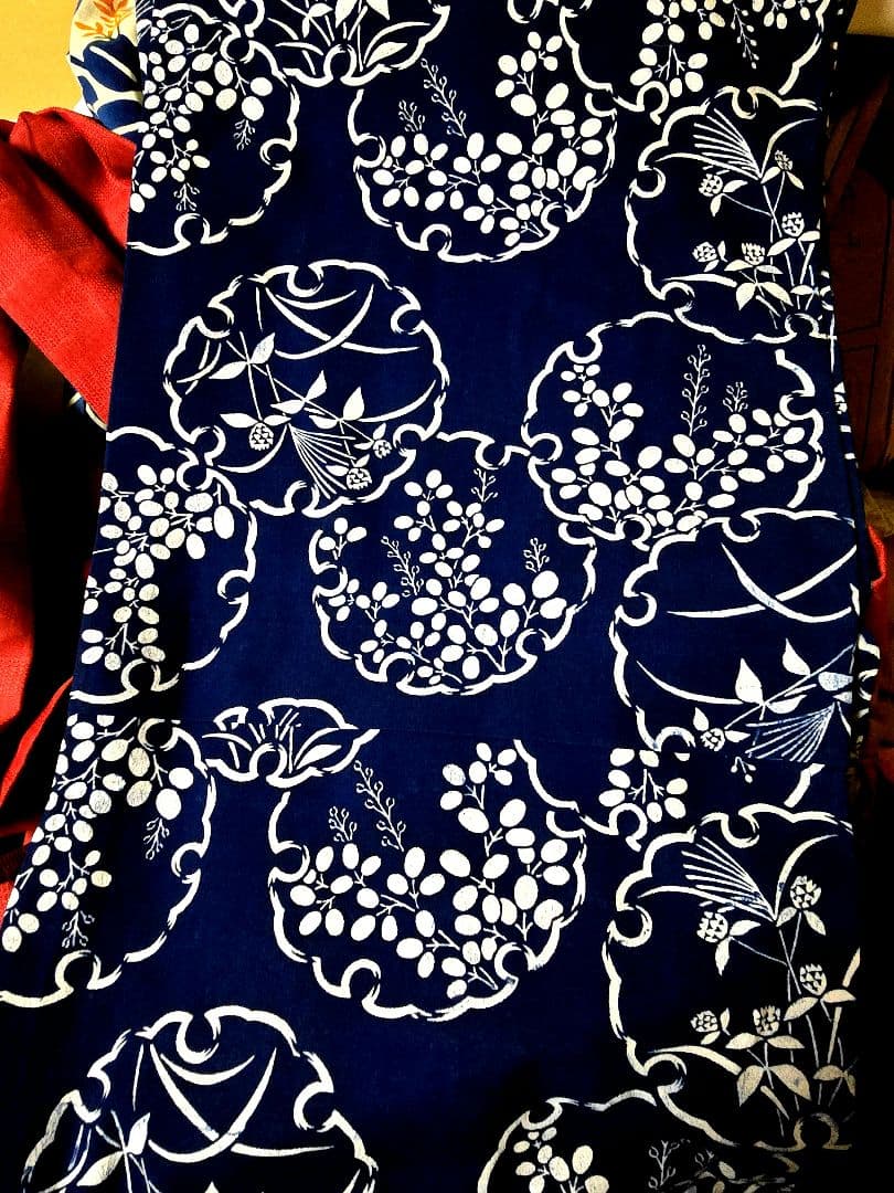 ブヒブヒ犬様。日本橋竺仙 華やかな綿縮 秋草に雪輪 広襟