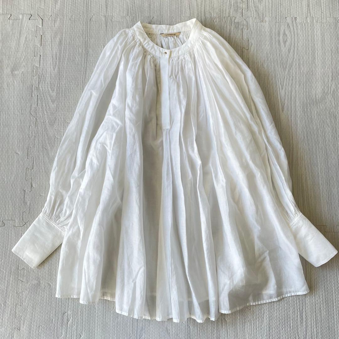 カレンソロジー　ギャザーボリュームブラウス　ボリュームスリーブ　白