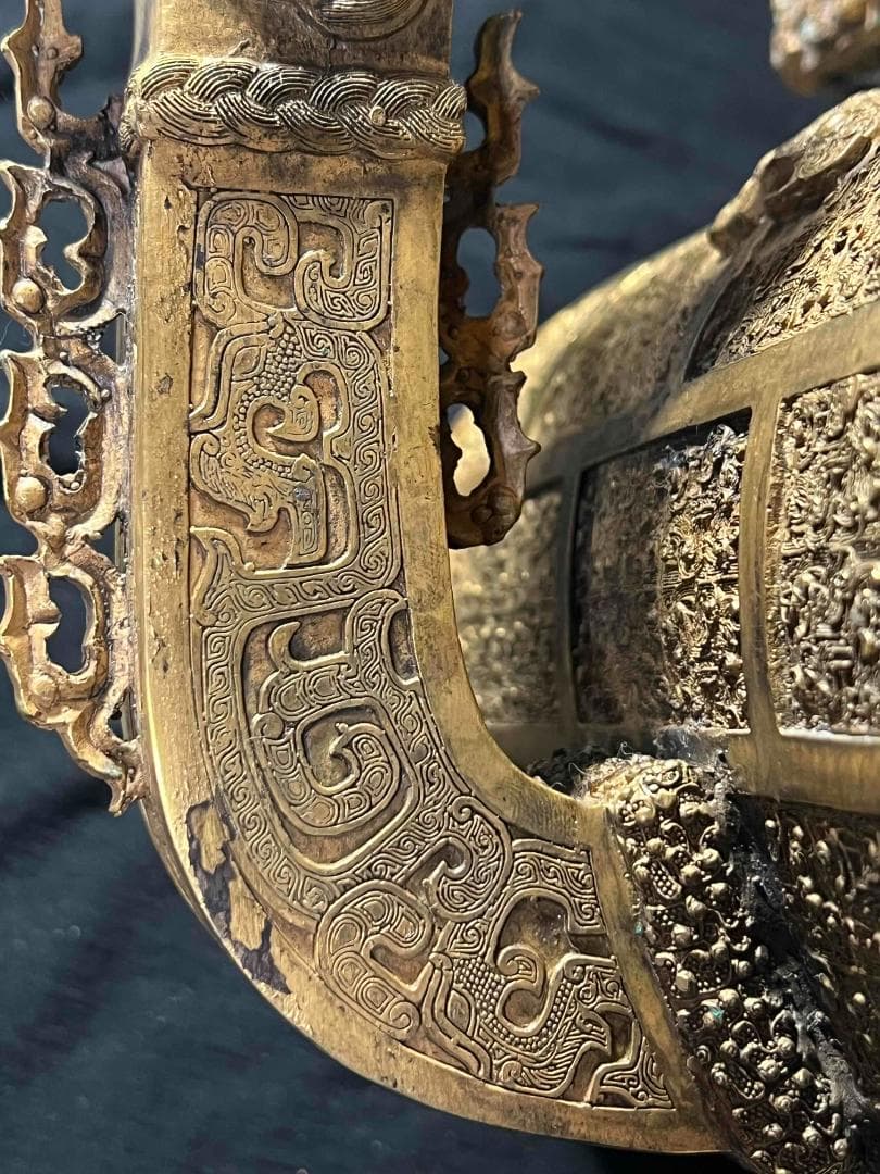 商周から戦国時代　金銅螭龍瑞獣羽文双糸壺　方盉　高台に銘文在銘(B-99)