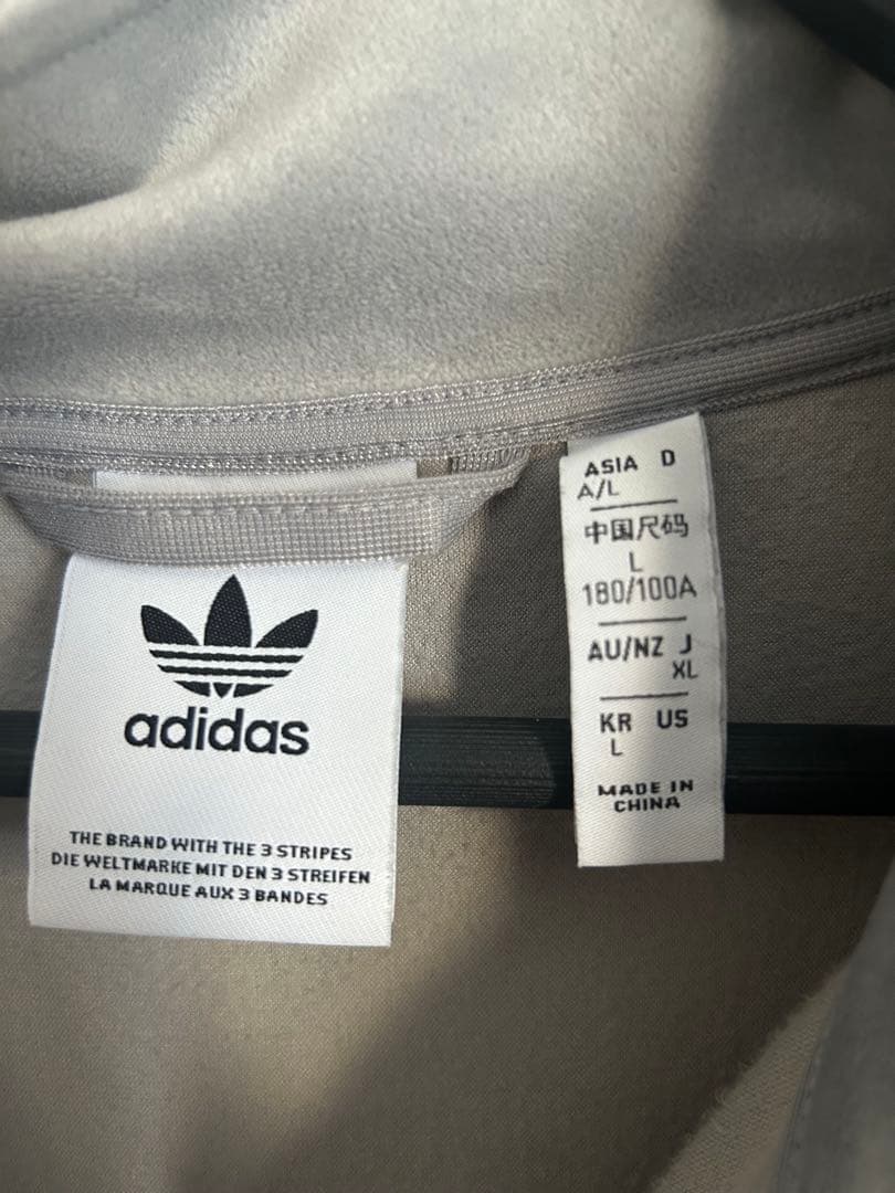 adidas グレー トラックジャケット