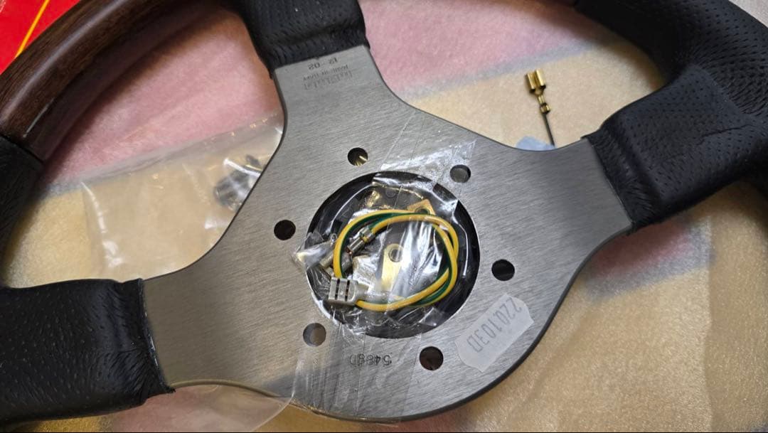 ⭐️新品⭐️MOMOステアリング ファイター レザー / ウッド (マホガニー)