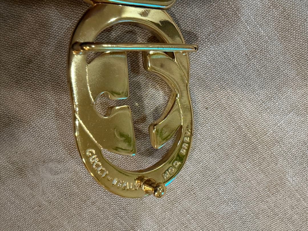 Cam。GUCCI レザー ベルト 黒 赤 ゴールドバックル