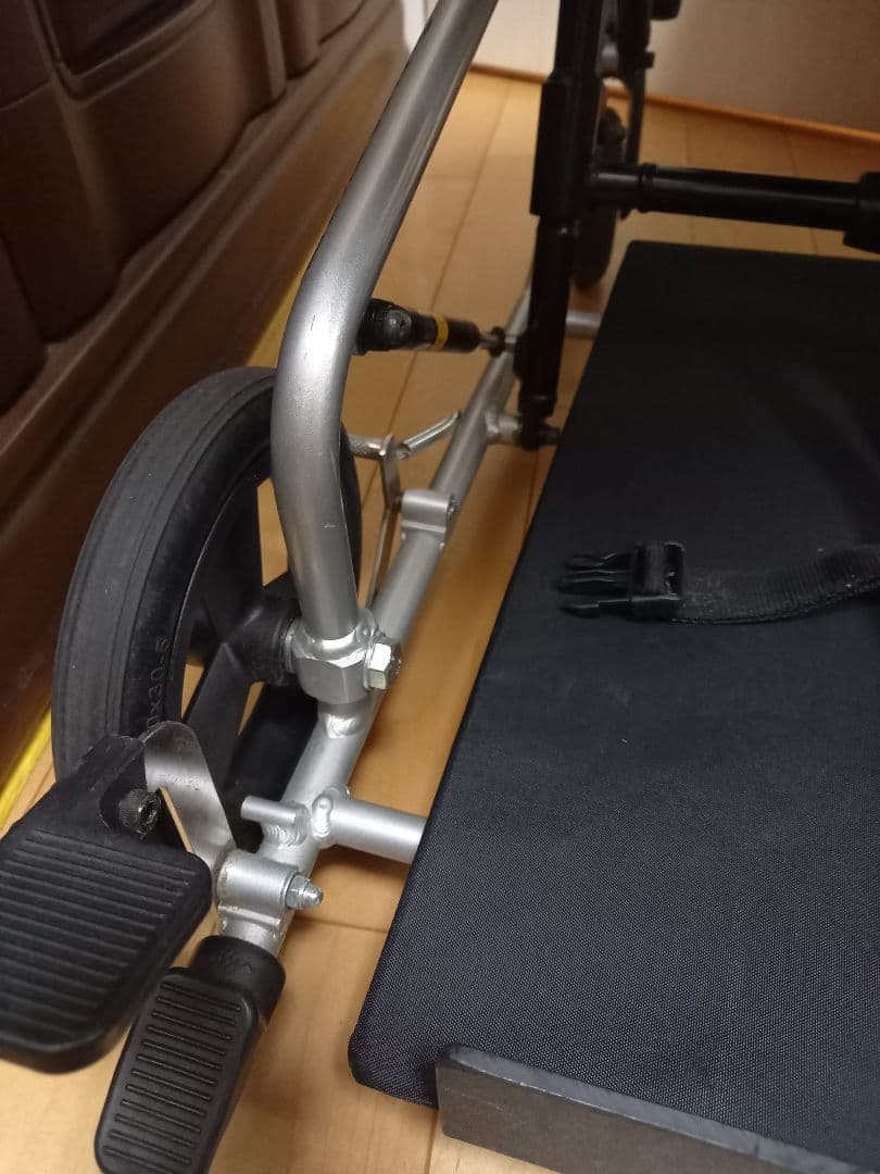 ピグレオティルト３　介助用バギー 黒と水色