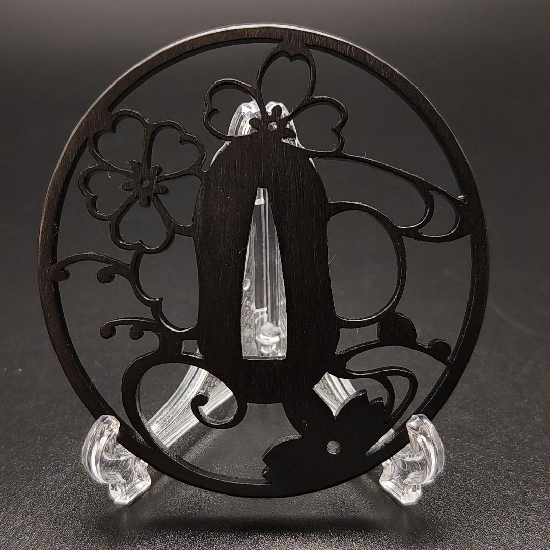 刀鍔　流れ桜の図　鉄製　金工品　細工　職人作　日本刀装具　鍔　つば　刀剣美術
