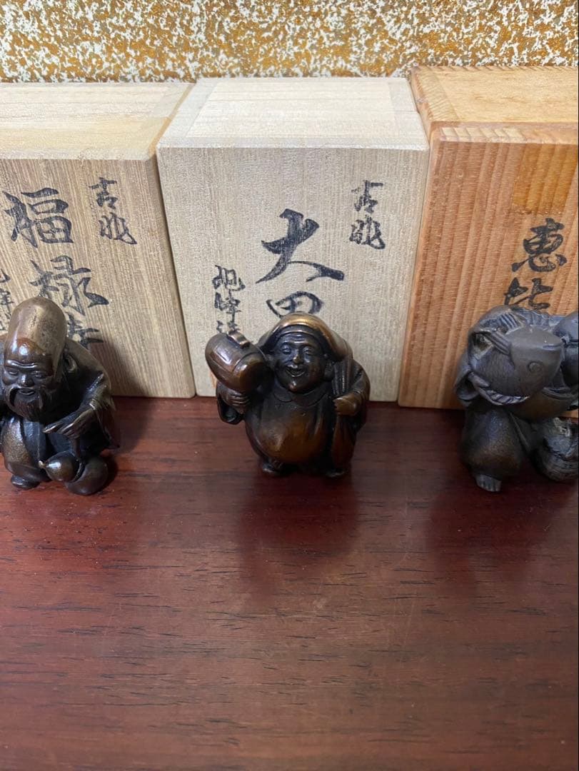 伝統工芸品・高岡銅器の七福神セットです。
