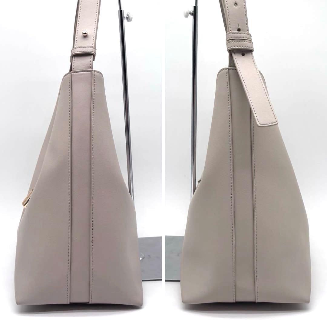 ✨未使用級✨現行✨フルラ　ゴッチャ　M　ホーボーバッグ　グレージュ