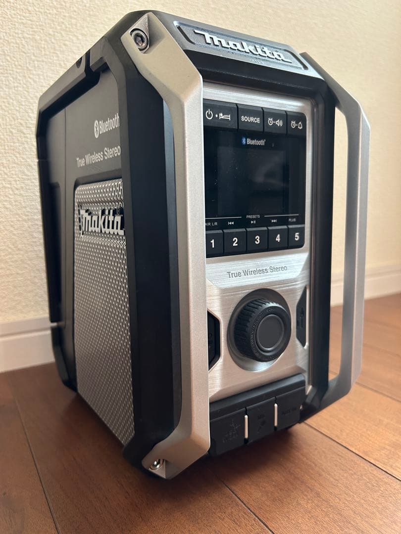 マキタ　Makita True Wireless Stereo ラジオ