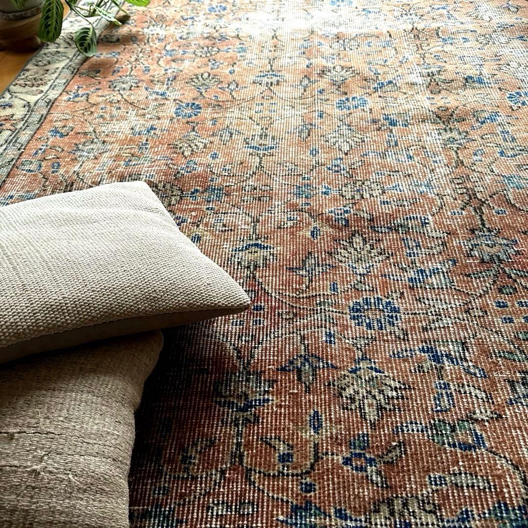 大判133×241ピンクベージュ　青い花　ボタニカル　トルコヴィンテージラグ