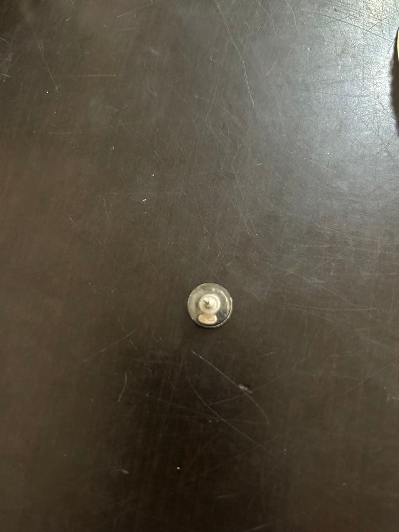 CHANEL ブラック ロゴ ピアス 片耳用