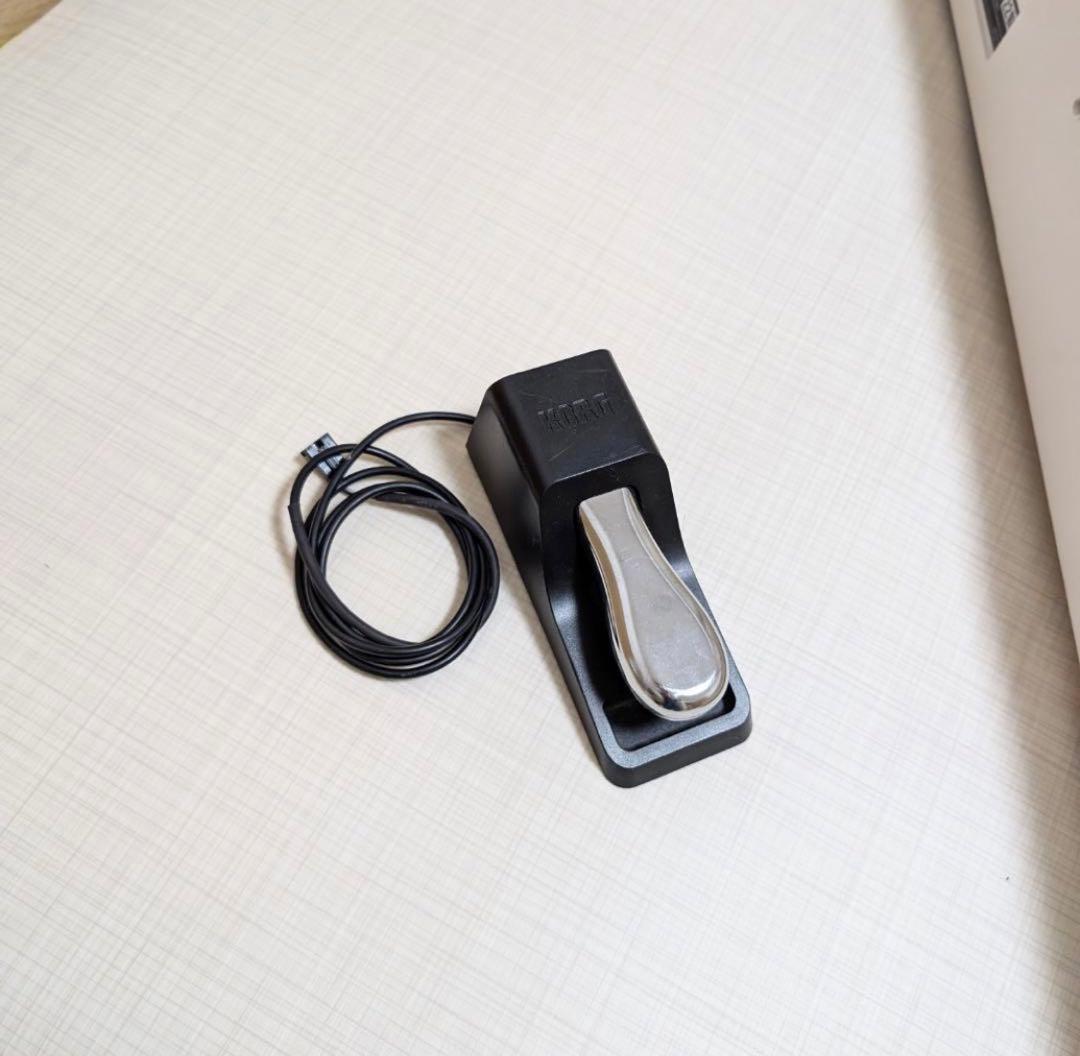 KORG B2 電子ピアノ [ダンパーペダル、譜面立て付き] ホワイト WH