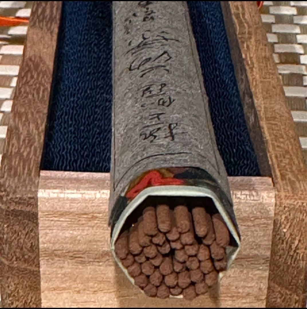 廃番伽羅香 日本香堂謹製 極上伽羅荷葉 線香18.8グラム　【伽羅・沈香・白檀】