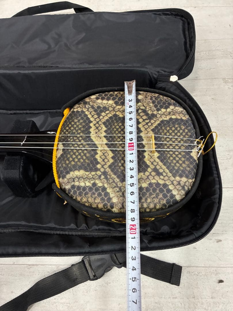 B0105）沖縄三線 蛇三線 人工皮 蛇柄 三味線 和楽器 ケースおまけ