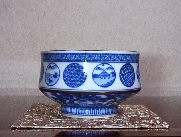 京焼・清水焼　二代 大丸北峰作　倣祥瑞　茶碗　無傷　共箱　古物。