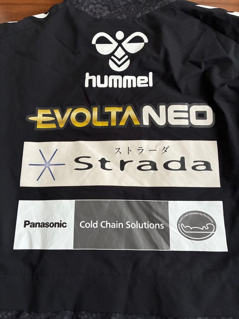 ガンバ大阪 ウーブンジャケットL 支給品スタッフモデル　ヒュンメル　値下げ