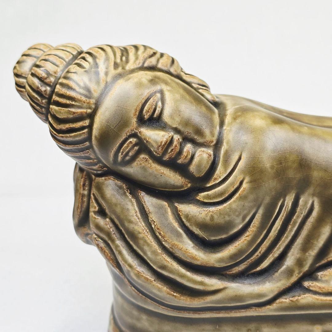 舶来品 中国古磁 越窯青磁 堆彫 唐代仕女紋 磁枕 脈枕 置物 美品