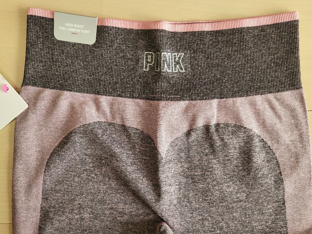 【新品 タグ付き】ヴィクトリアズシークレット PINK スポーツウエア(上下)