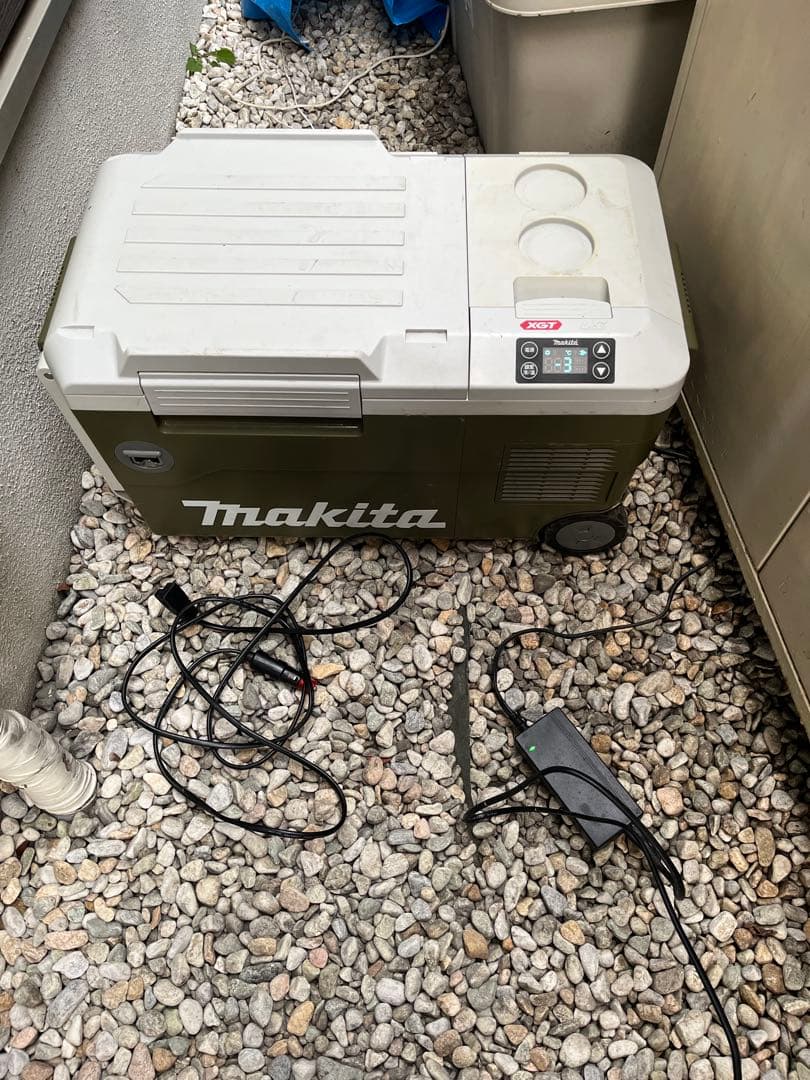 (h) マキタ　充電式保冷温庫　CW001G