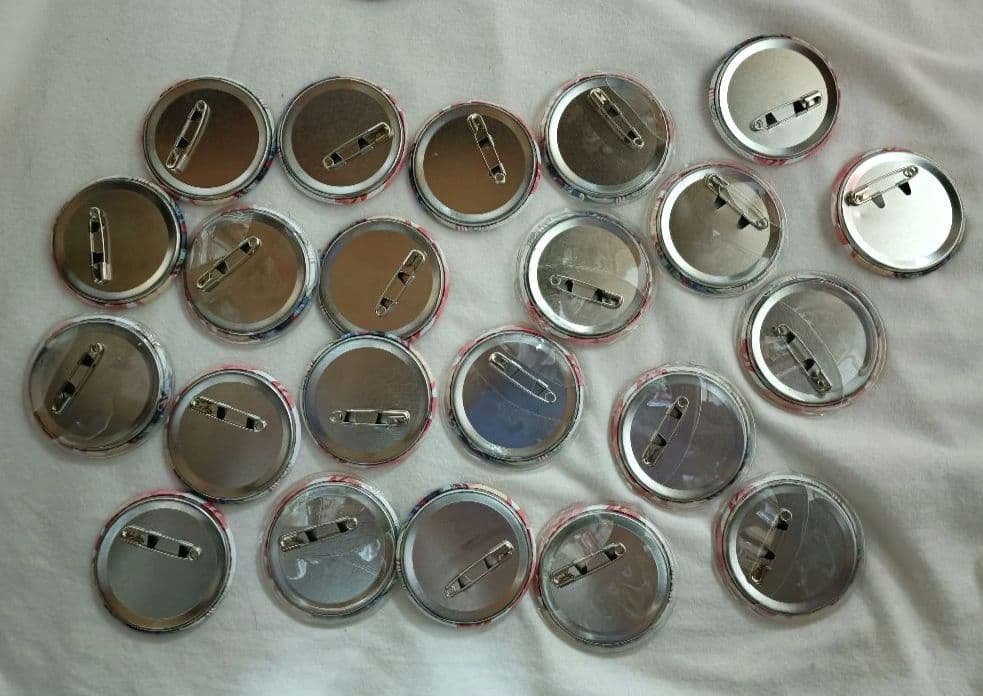 すとぷり　莉犬　缶バッチ　2022　newyear 等身　ニューイヤー