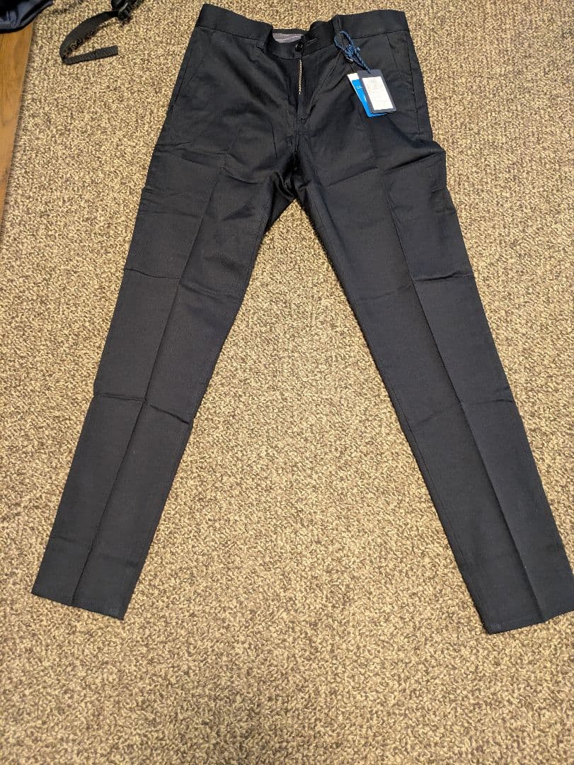 スリムフィット 黒パンツ Lサイズ