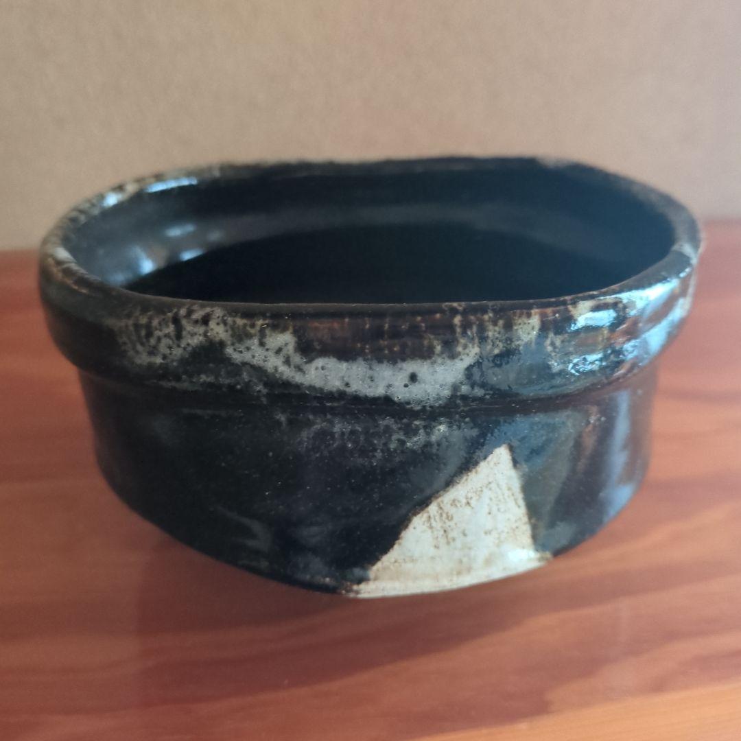 茶碗 白色 黒色模様 木箱付き　織部茶碗　わらび文様　織部焼　直径約13cm