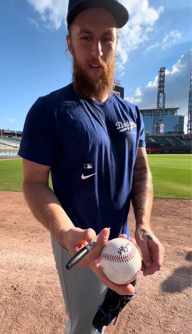 ドジャース選手サイン入りボール⚾️ マイケル・コーペック、マイケル・グローブ