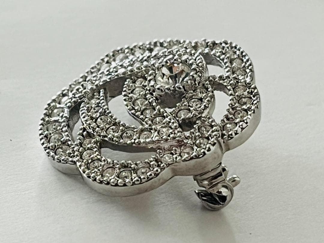 ■Christian Diorクリスチャンディオール フラワーブローチ ケース付