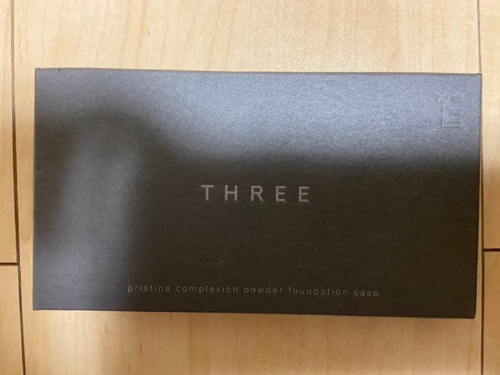 THREE メーキャップベース&ファンデーションケース&チークカラー