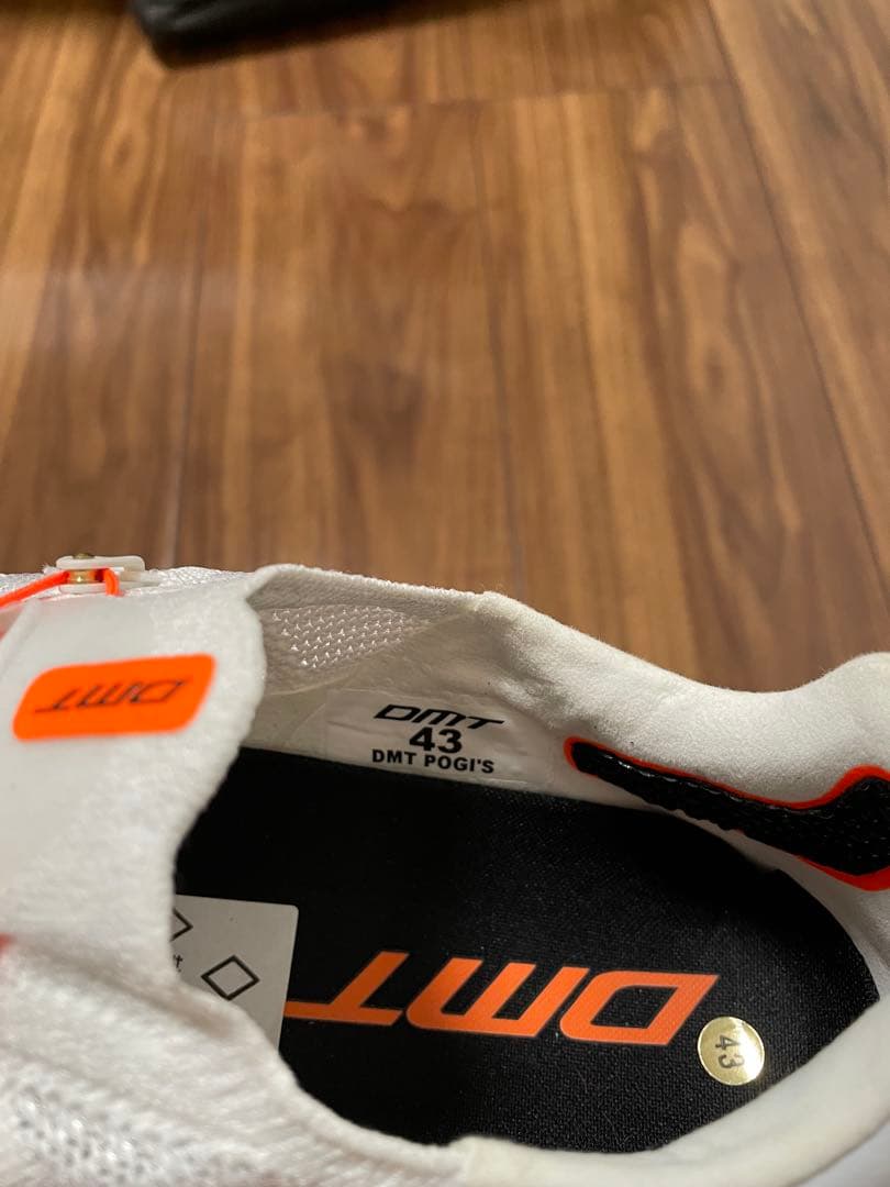 DMT (ディーエムティー） POGIS ホワイト 43サイズ