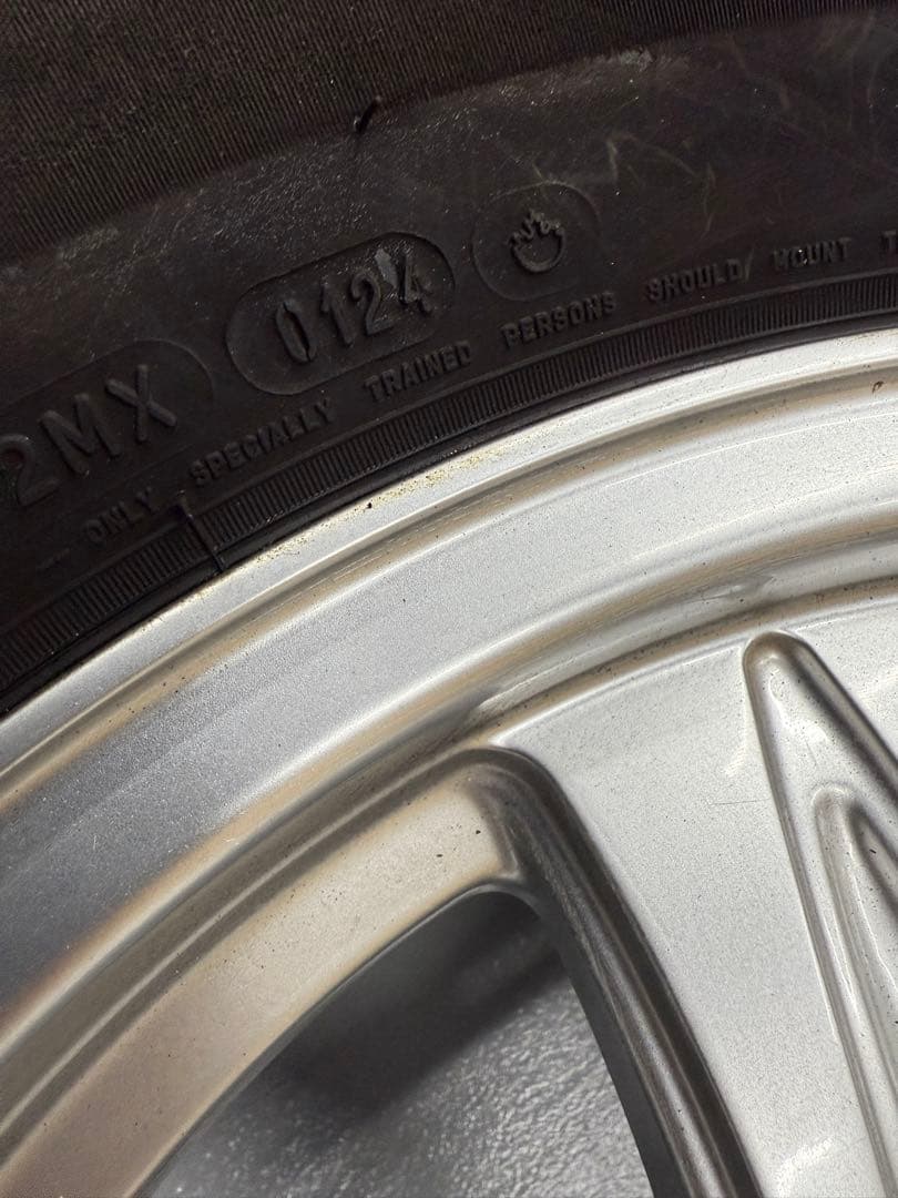 265/70R16 スタッドレスタイヤ　PCD139.7/6H.26