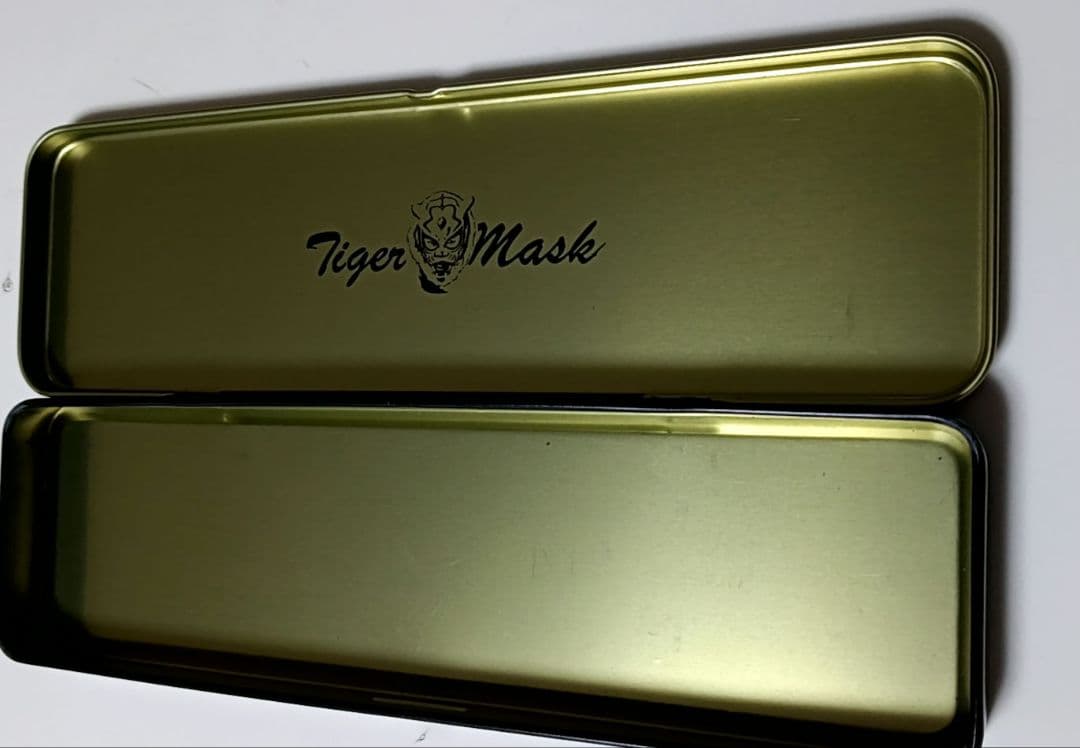 初代　タイガーマスク 筆箱　缶　ペンケース　佐山サトル　タイガー　マスク　ペン