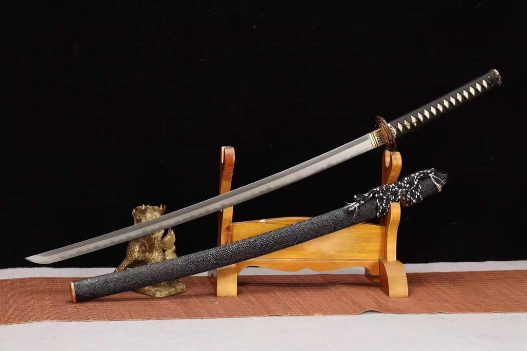 【武士一金の菊】 武具　刀装具　日本刀　模造刀 居合刀