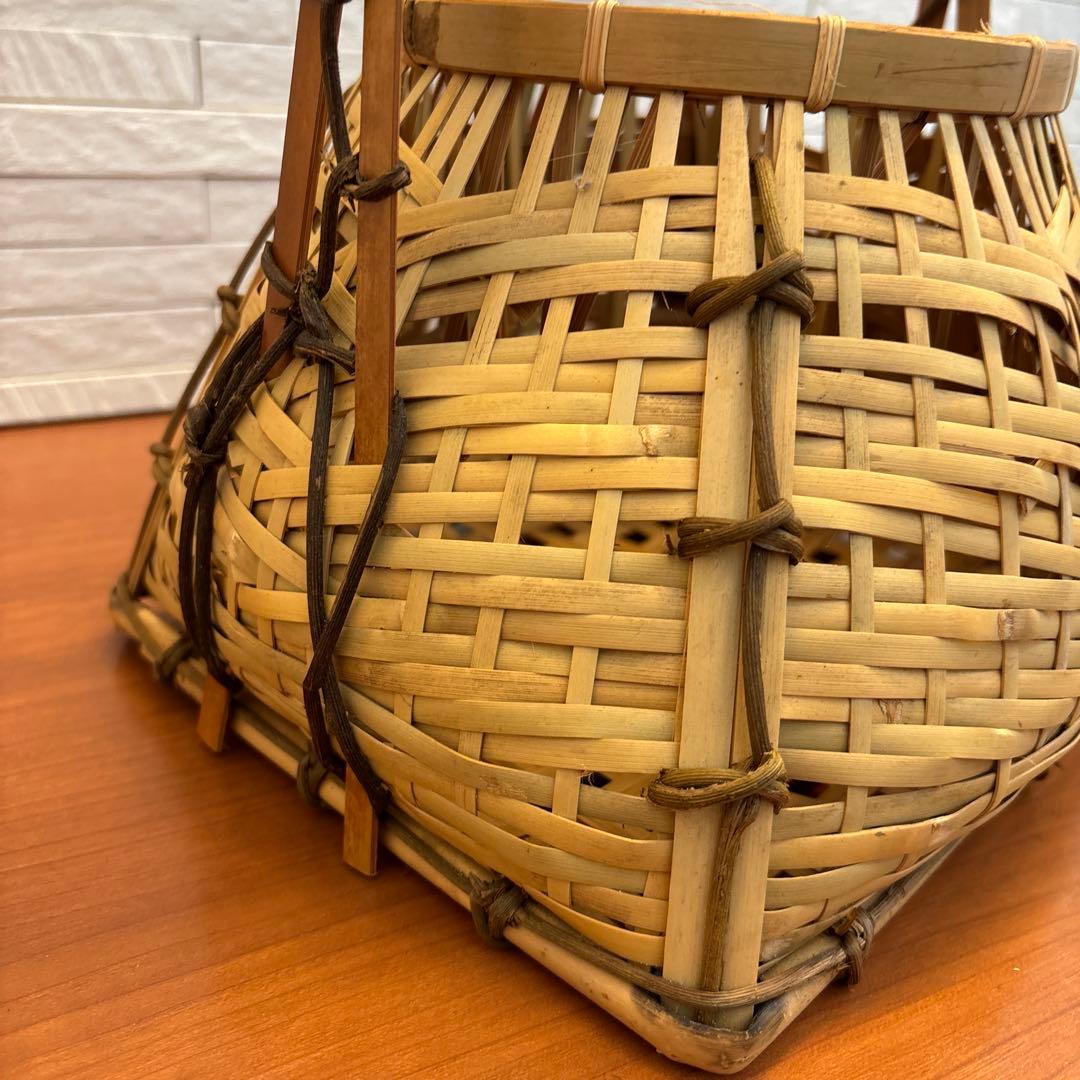 綺麗な形の宗全籠　籠花入　落とし付き