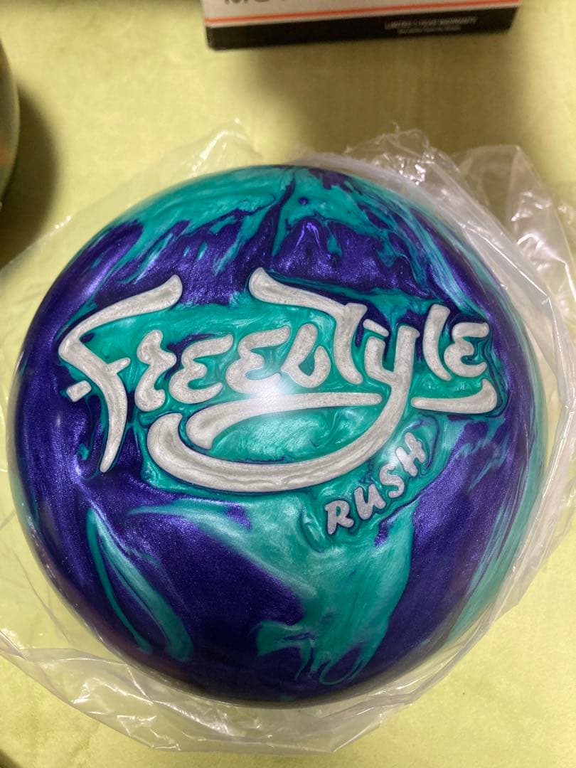 MOTIV Freestyle Rushフリースタイルラッシュ ボウリングボール