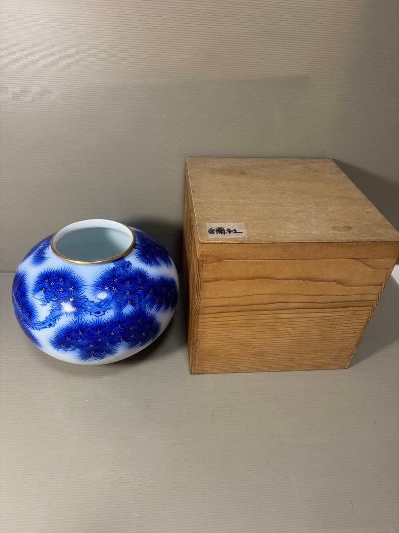 2167 香蘭社　染錦模様　老松文　花瓶　 金彩