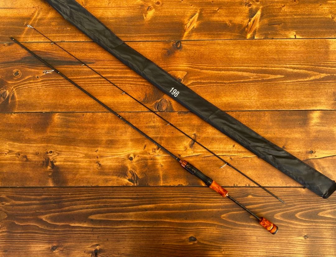 新品未使用　カーボンロッド　スピニング　662UL バスロッド　ウッドグリップ
