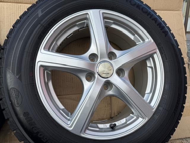 ヤリスクロス C28 セレナ スタッドレスセット 205/65R16 2020年