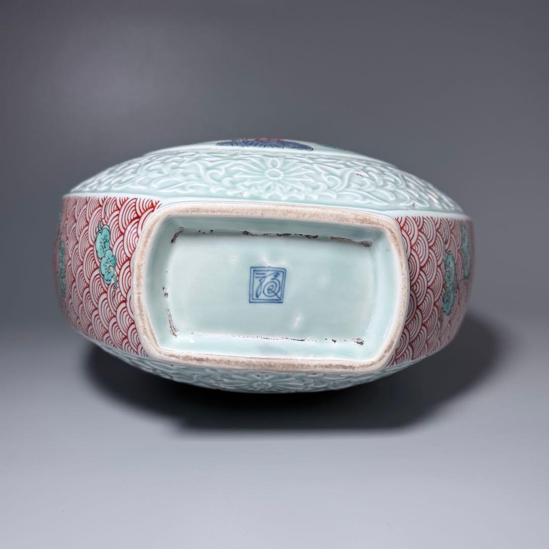 明治〜大正時代　十二代　柿右衛門作　青白磁唐草彫文　色絵龍鳳凰図　小畑家蔵　花瓶