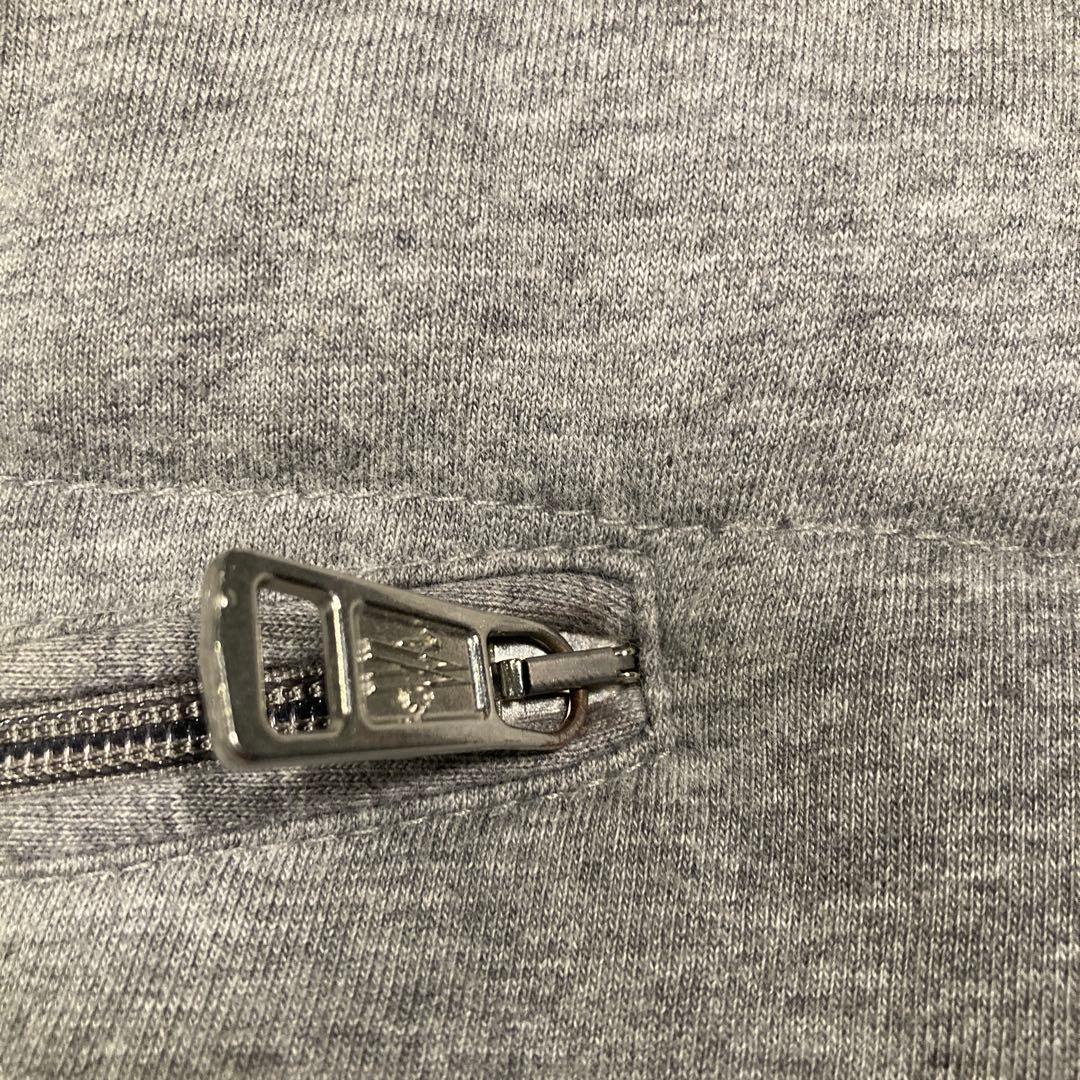 モンクレール　ダウンベスト　グレー　メンズ