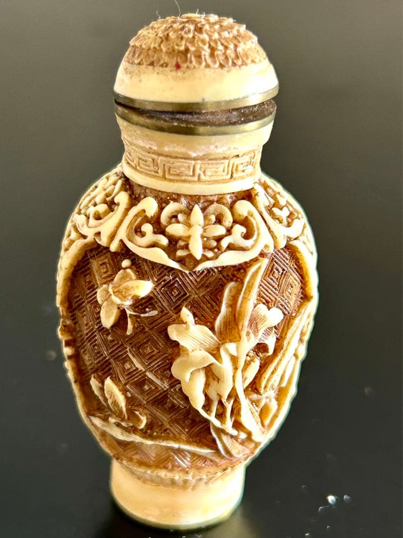 【中華民国骨董】ヴィンテージ 中国 彫刻樹脂 スナフボトル マッチングトップ4点