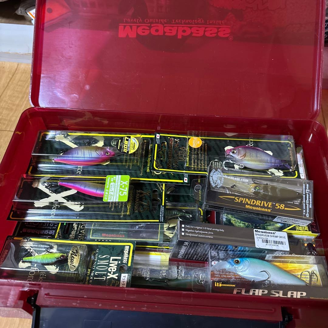 メガバスルアー15本セットレッドタックルボックス付き