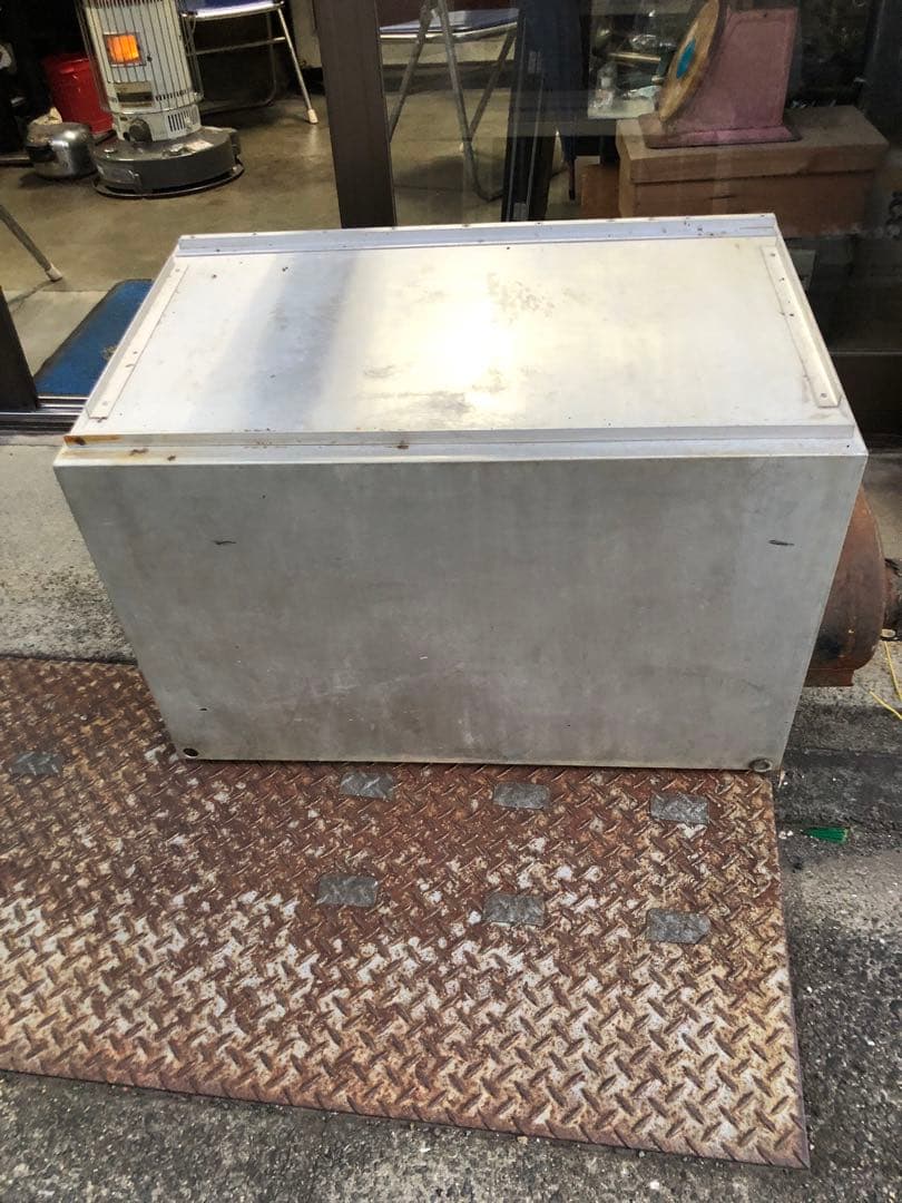 アルミ製犬用ケージ 通気孔付き