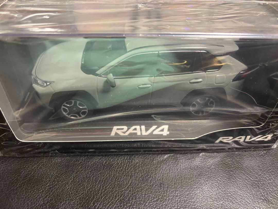 RAV4 ミニカー 1/30スケール アーバンカーキ