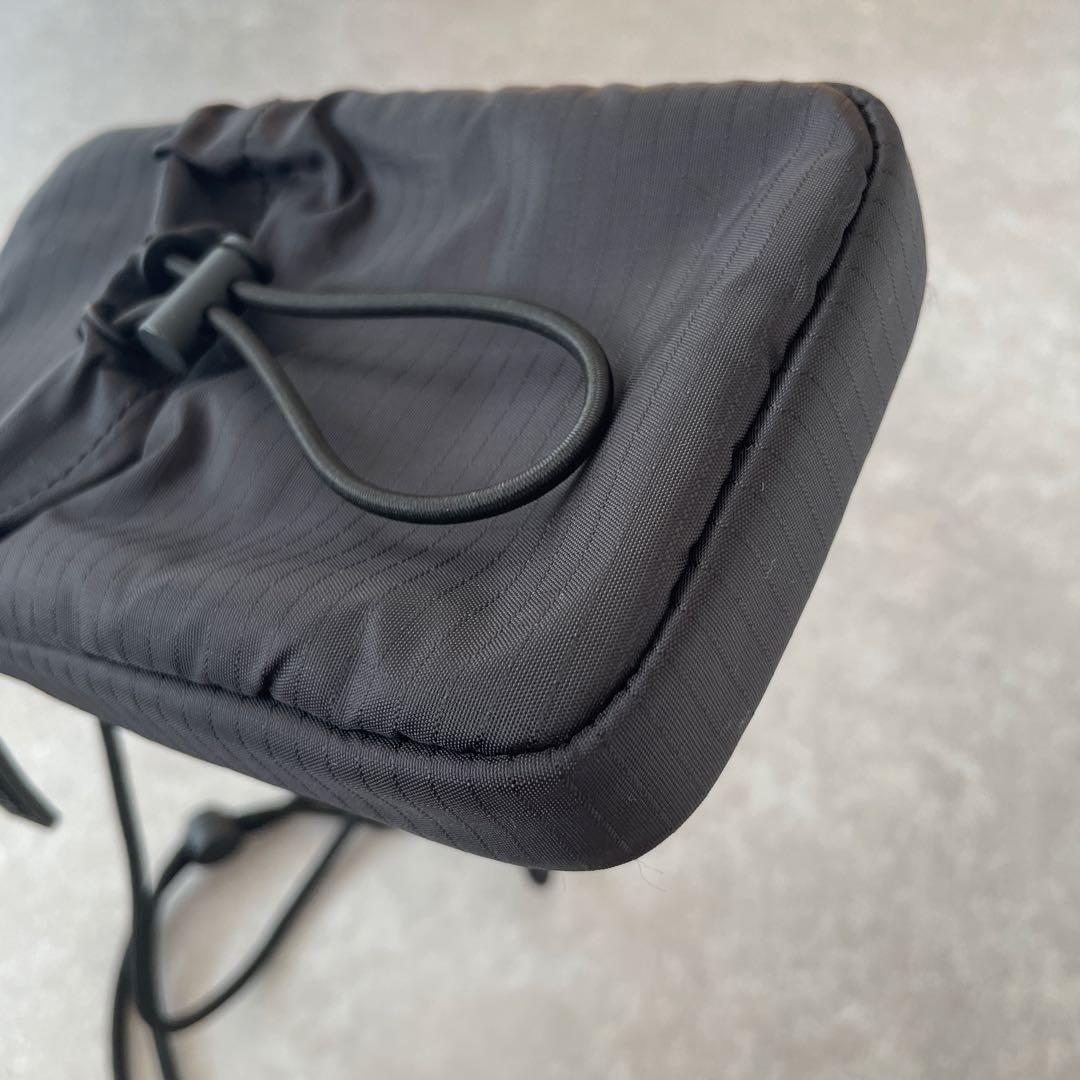 美品【完売】DSQUARED2（ディースクエアード）ナイロンネックポーチ